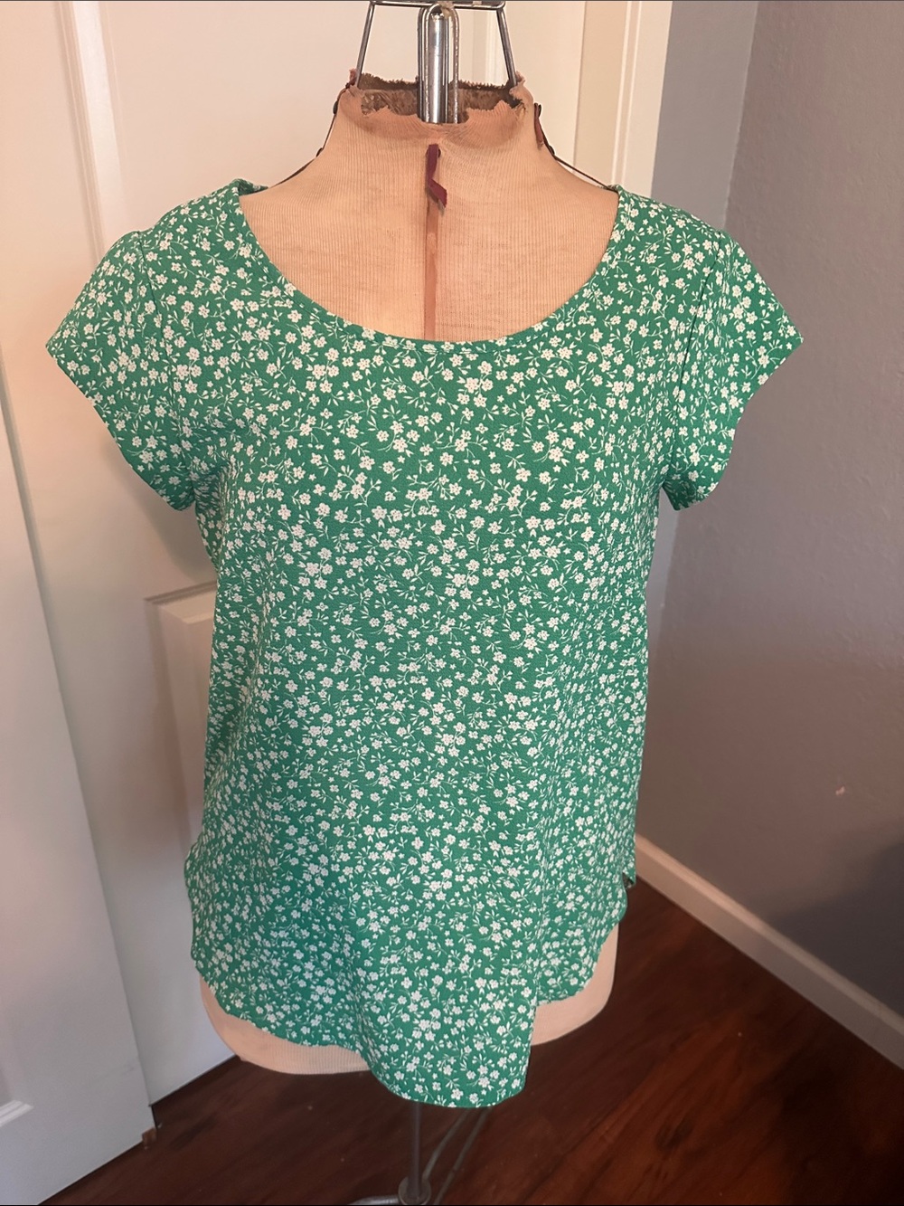 Green Floral Scoop Neck Women’s Top